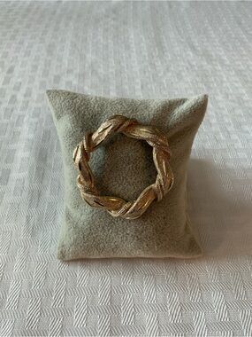 Coro Pegasus Textured Twisted Wreath Gold Tone Brooch